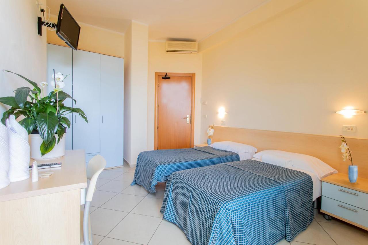 Hotel Fantasy Rimini Exterior foto