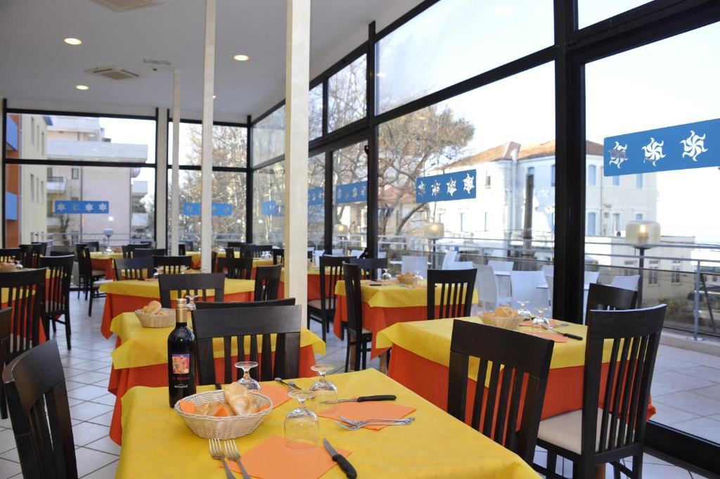 Hotel Fantasy Rimini Exterior foto