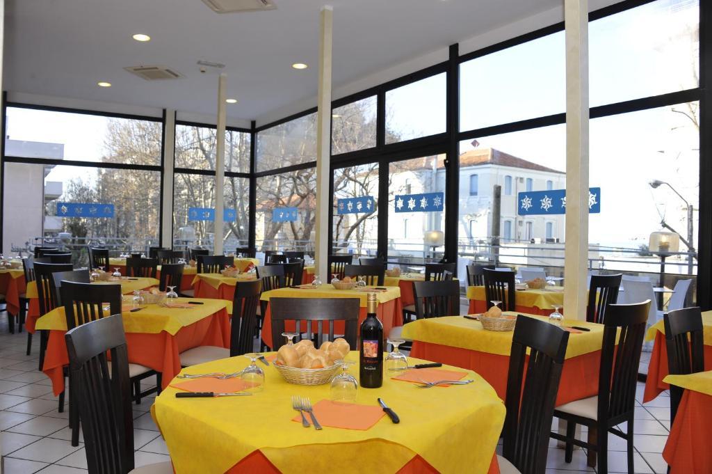 Hotel Fantasy Rimini Exterior foto